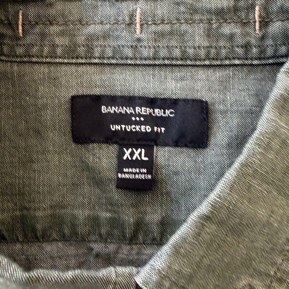 Banana Republic SS button down - Picture 3 of 3